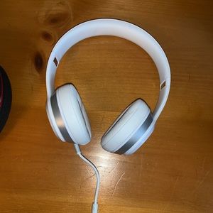 White Solo Beats